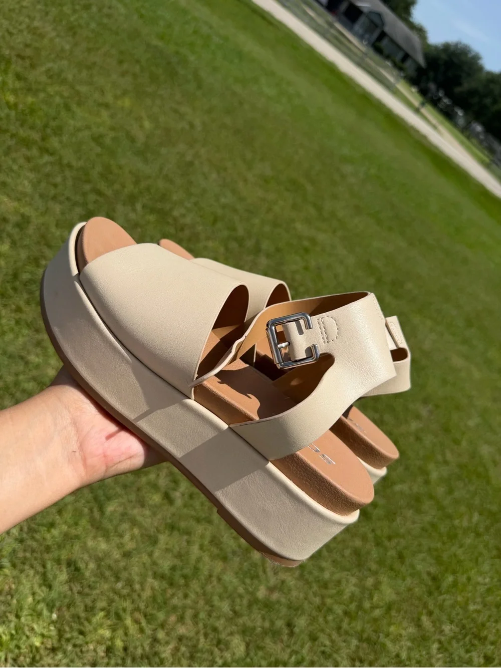 Soda Beige Platform Sandals – Women’s Size 7